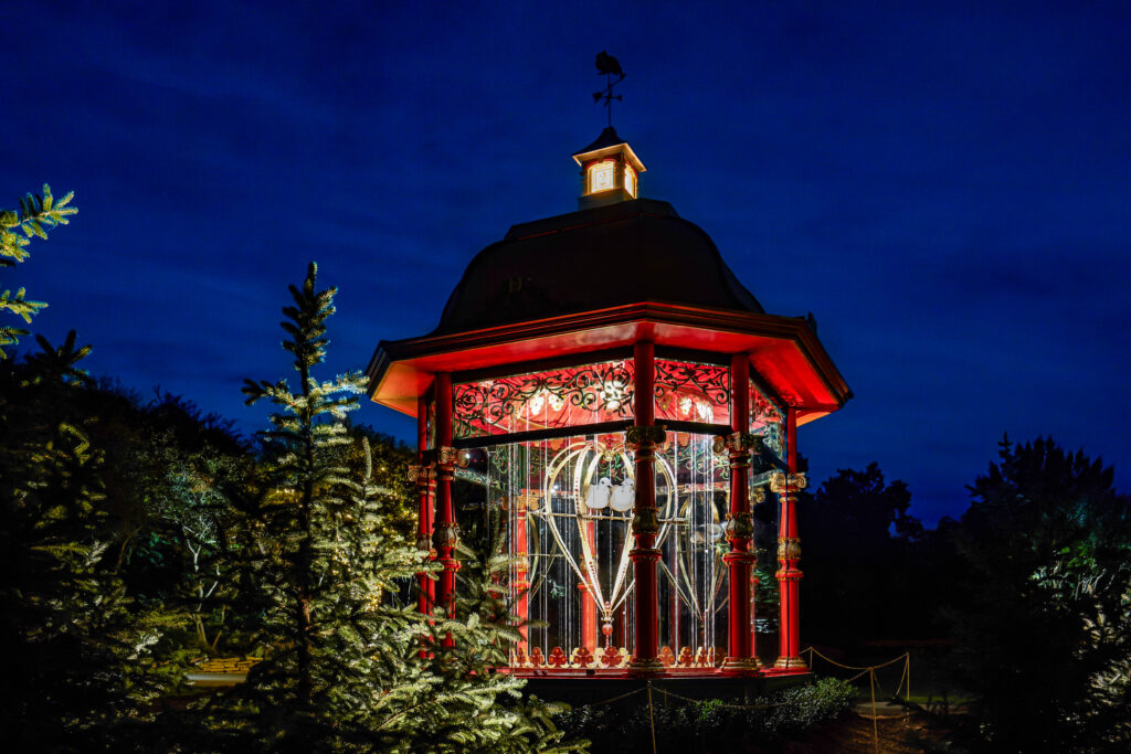 Dallas Arboretum The 12 Days of Christmas,- Two Turtledoves