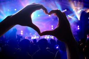 hand heart concert